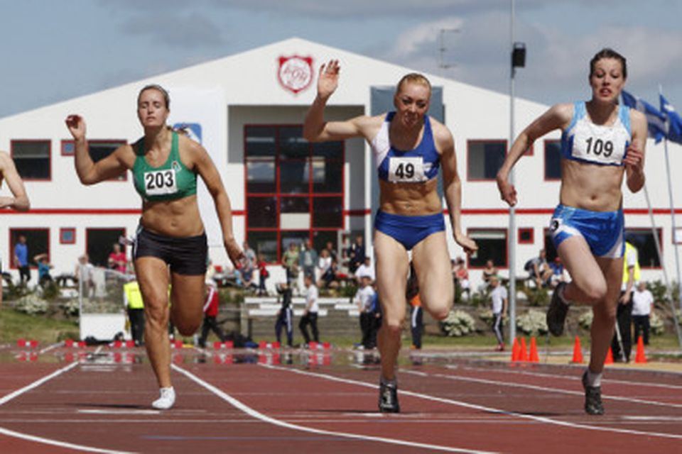 Hrafnhildur Eir Hermóðsdóttir úr ÍBR, lengst til hægri, kemur í mark sigurvegari í 100 m …