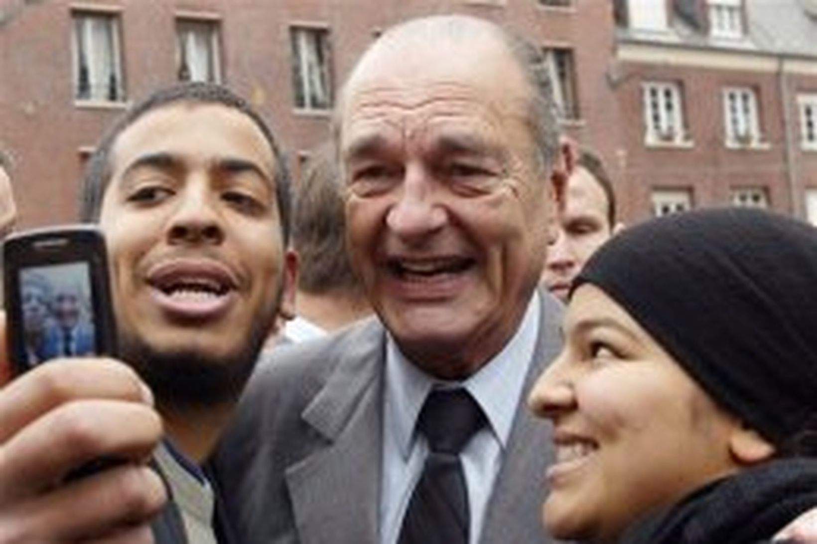 Bernadette Chirac segir eiginmann sinn enn mjög vinsælan meðal frönsku …