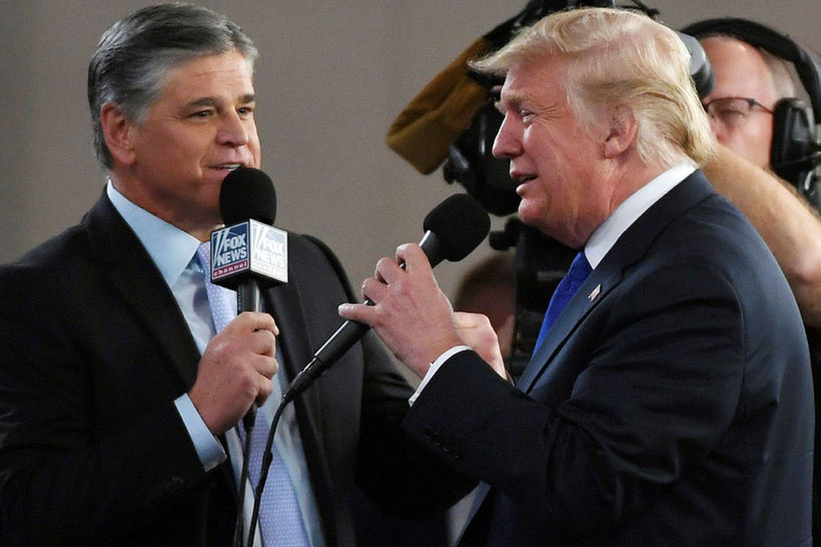 Trump í viðtali við útvarpsmann Fox News, Sean Hannity á …