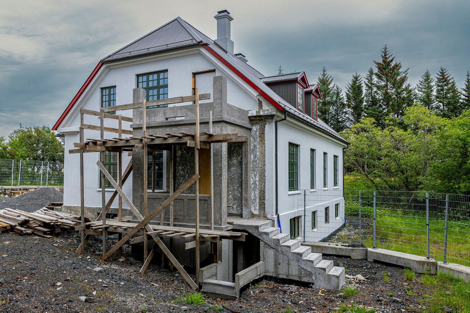 Sigurður Magnússon lét reisa húsið veturinn 1919-1920 og fékk Guðjón …