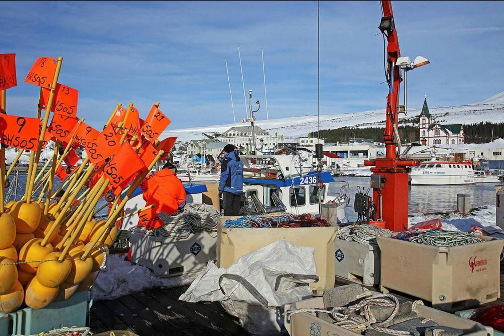 Staðbundin veiðarfæri eins og grásleppunet ber að merkja með baujum …