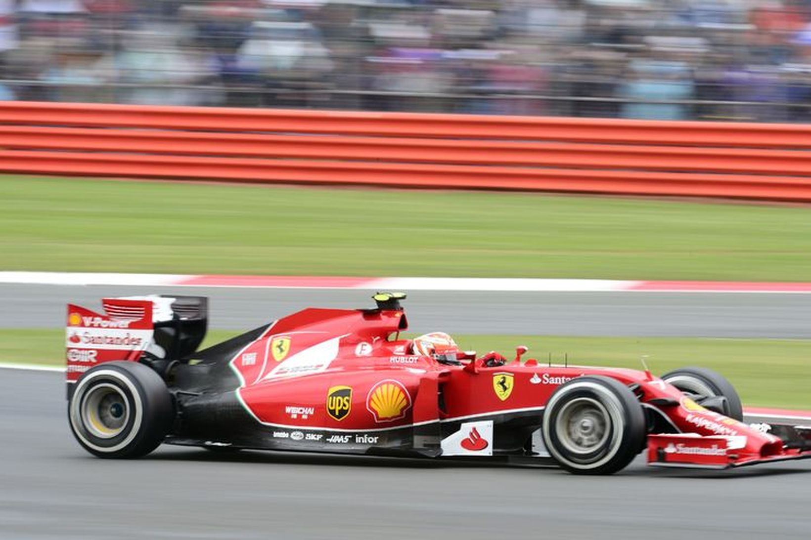 Räikkönen í tímatökunum í Silverstone.