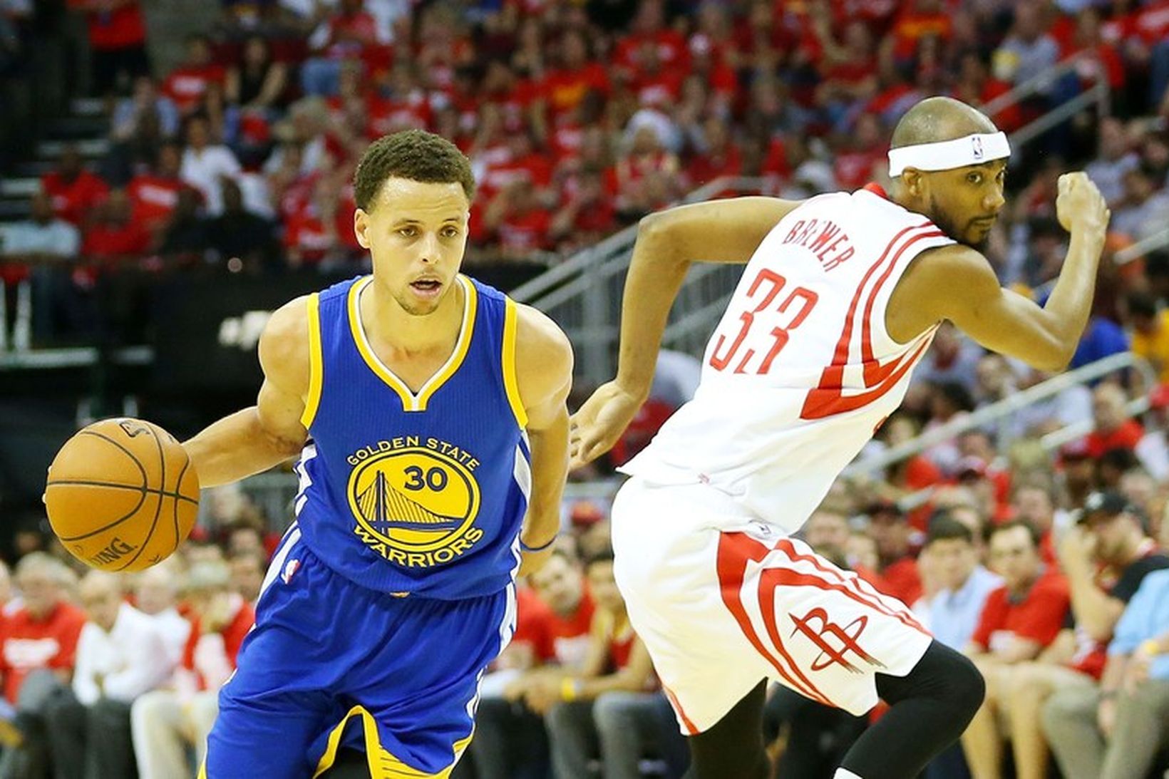 Stephen Curry sækir að körfu Houston.