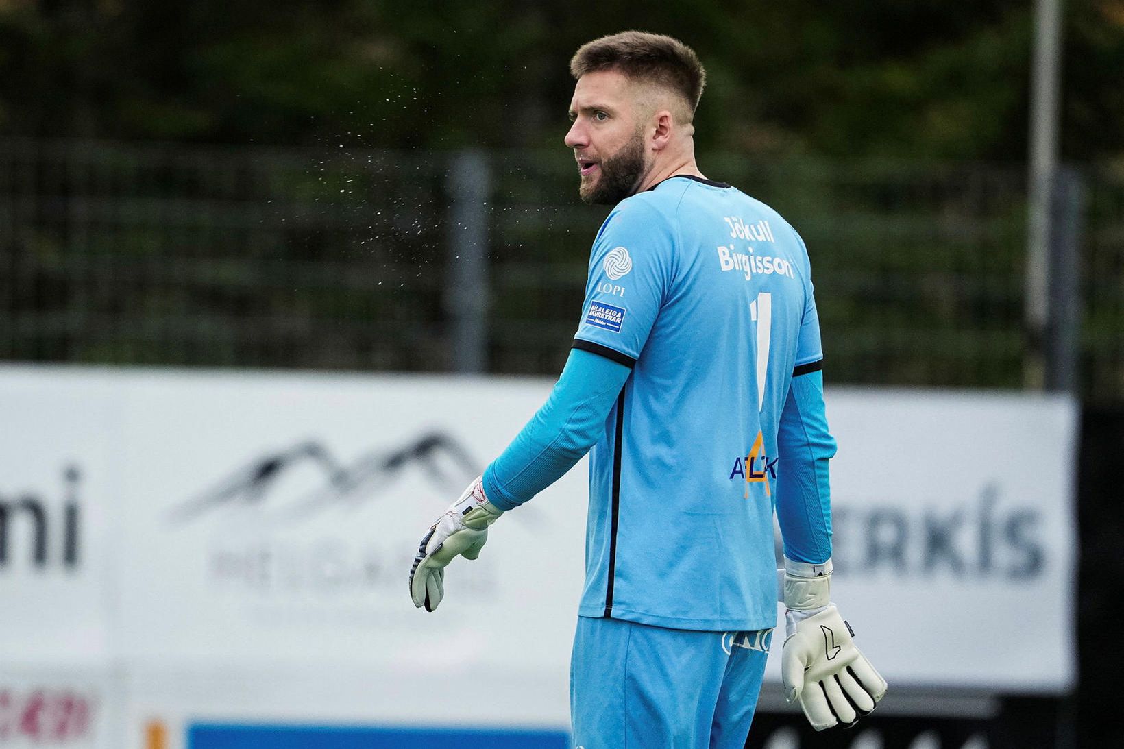 Rifti samningnum í Mosfellsbæ