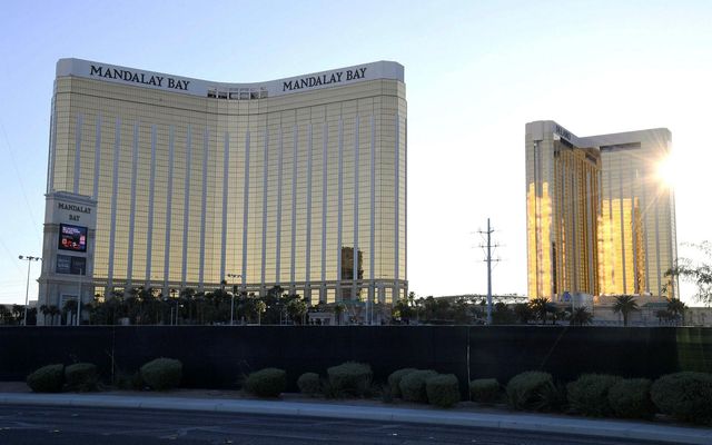 Mandala Bay hótelið í Las Vegas er í eigu MGM Resorts, en árásarmaður skaut 58 …