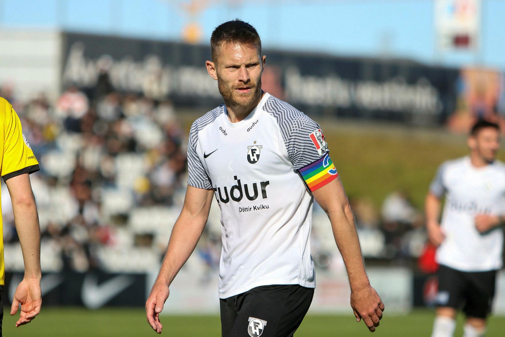 Matthías Vilhjálmsson, fyrirliði FH í leik liðsins gegn ÍA í …