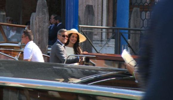 Clooney og Amal gift (MYNDIR)