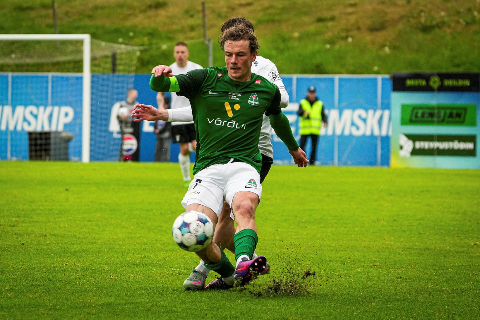 Höskuldur Gunnlaugsson með boltann í kvöld.