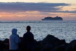 Kaupmáttur hefur aukist, kortavelta er í vexti og utanlandsferðum fjölgar. Háir vextir virðast ekki hafa …