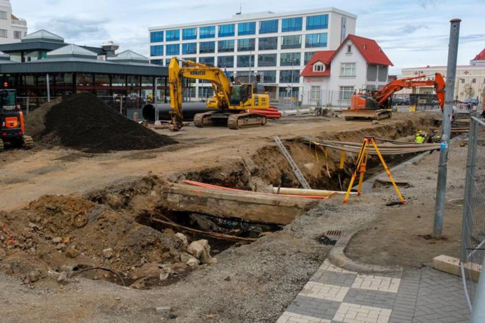 Framkvæmdir standa nú yfir vegna endurgerðar svæðisins við Hlemm.