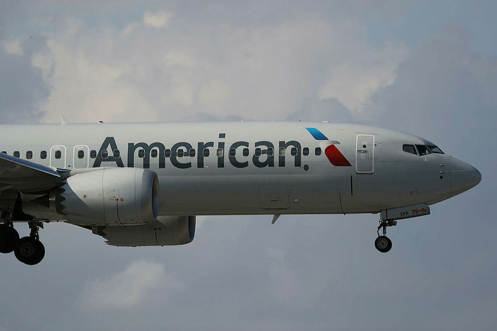 Boeing 737 Max 8-flugvél American Airlines kemur inn til lendingar …