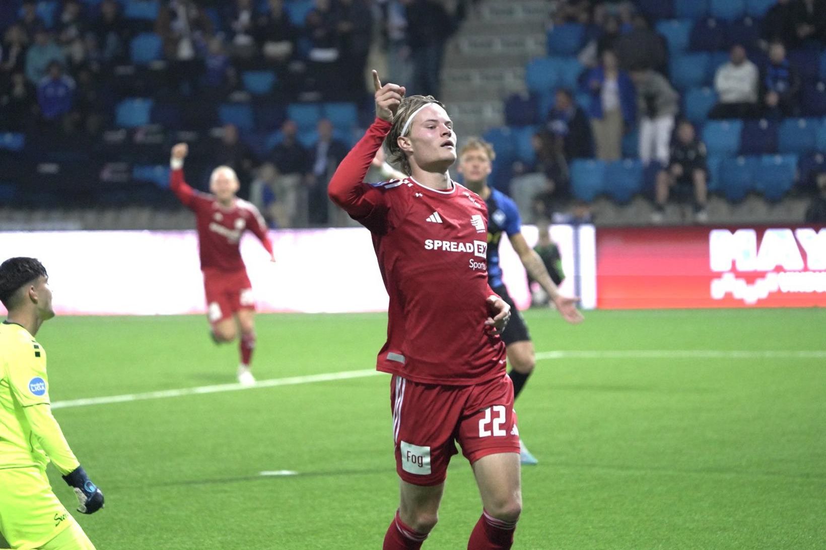 Andri Lucas Guðjohnsen fagnar marki með Lyngby.