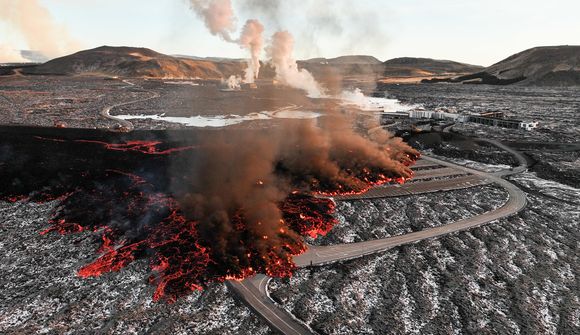 Hluti bílastæðis undir hraun: Ómögulegt að meta tjón