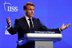 Emmanuel Macron í Singapúr í dag.