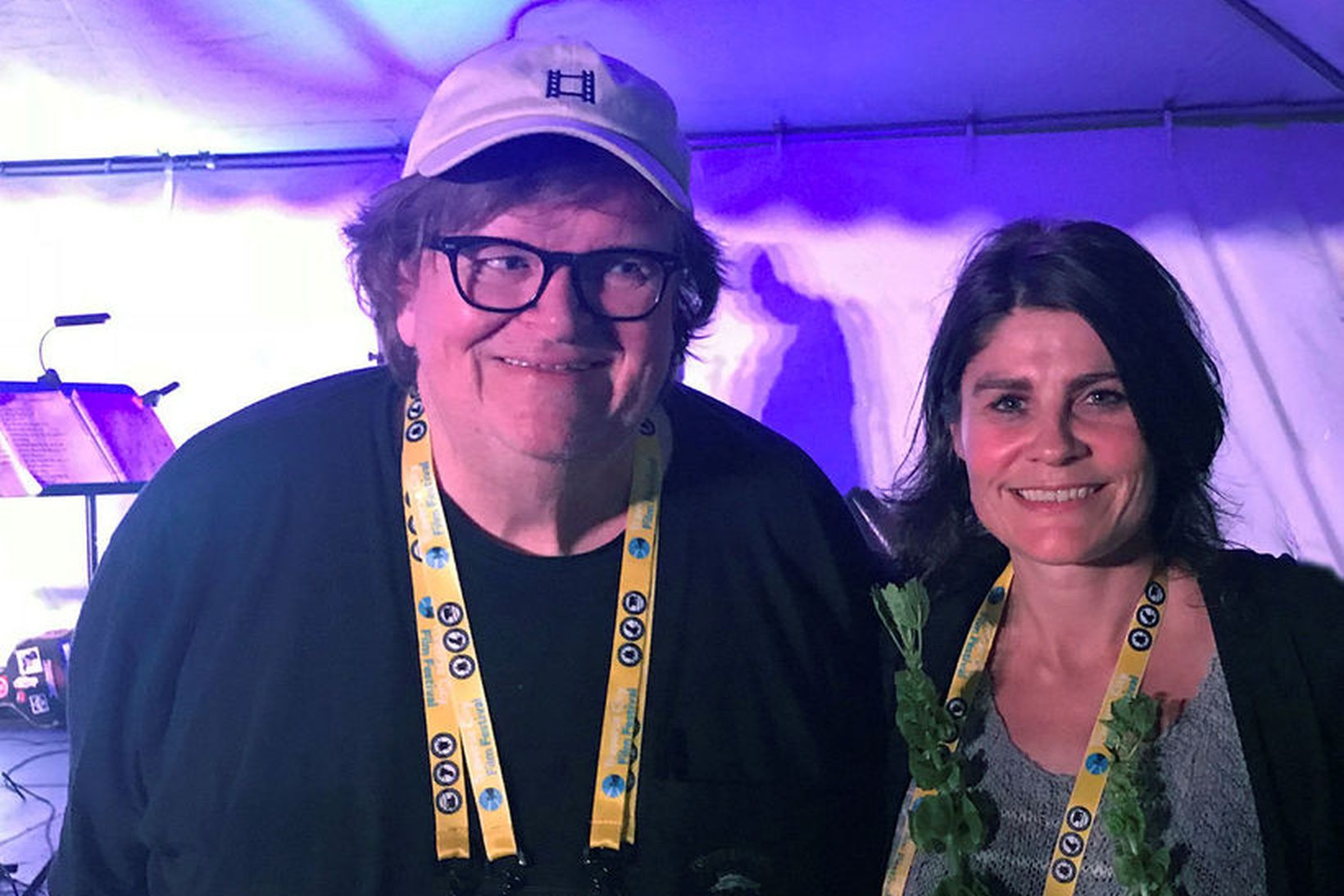 Ísold Uggadóttir ásamt Michael Moore á Traverse City-kvikmyndahátíðinni í Michigan …