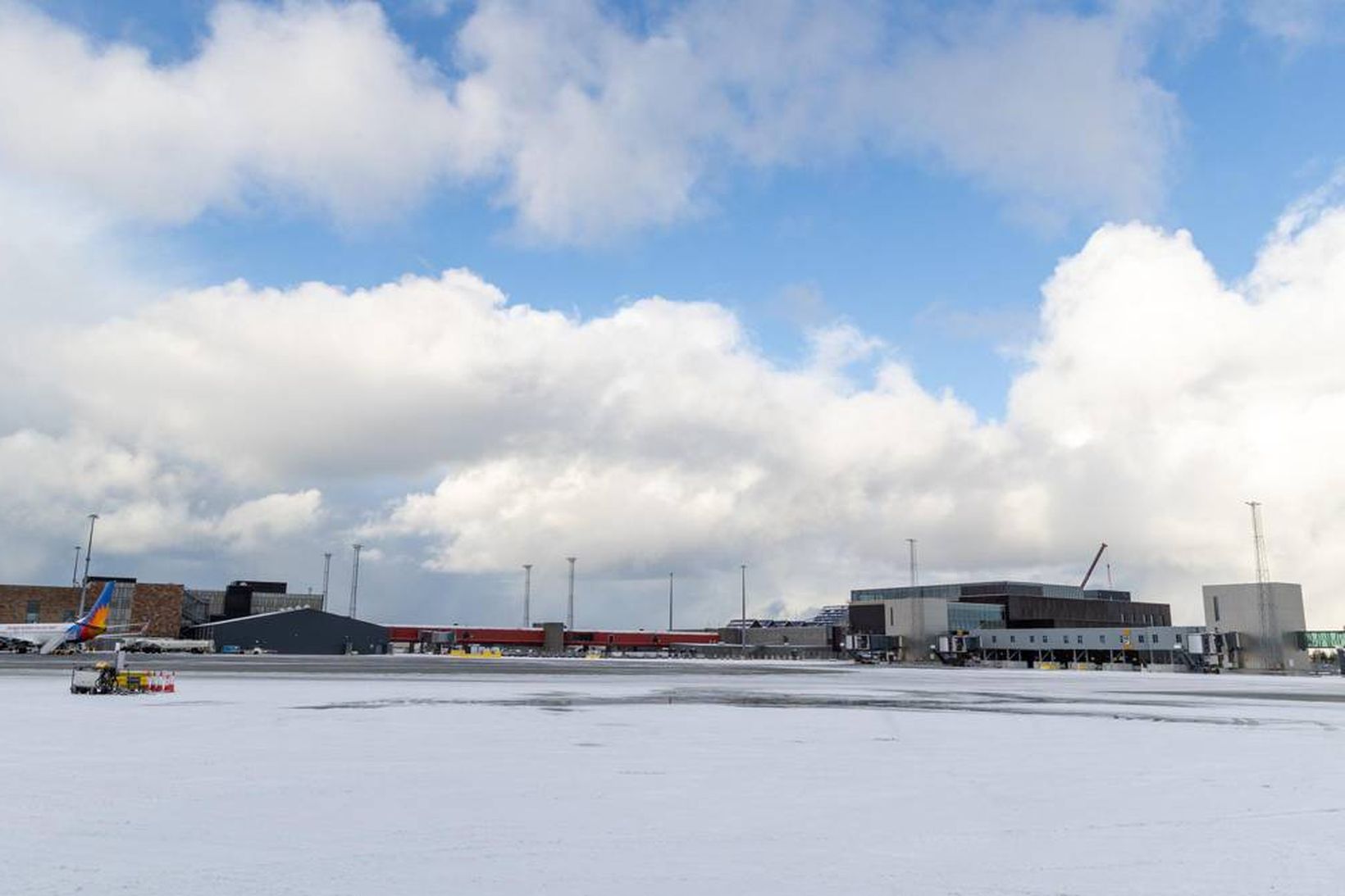 Nýju flugvélastæðin við austurálmu flugstöðvarinnar í Keflavík, sem flugmenn telja …