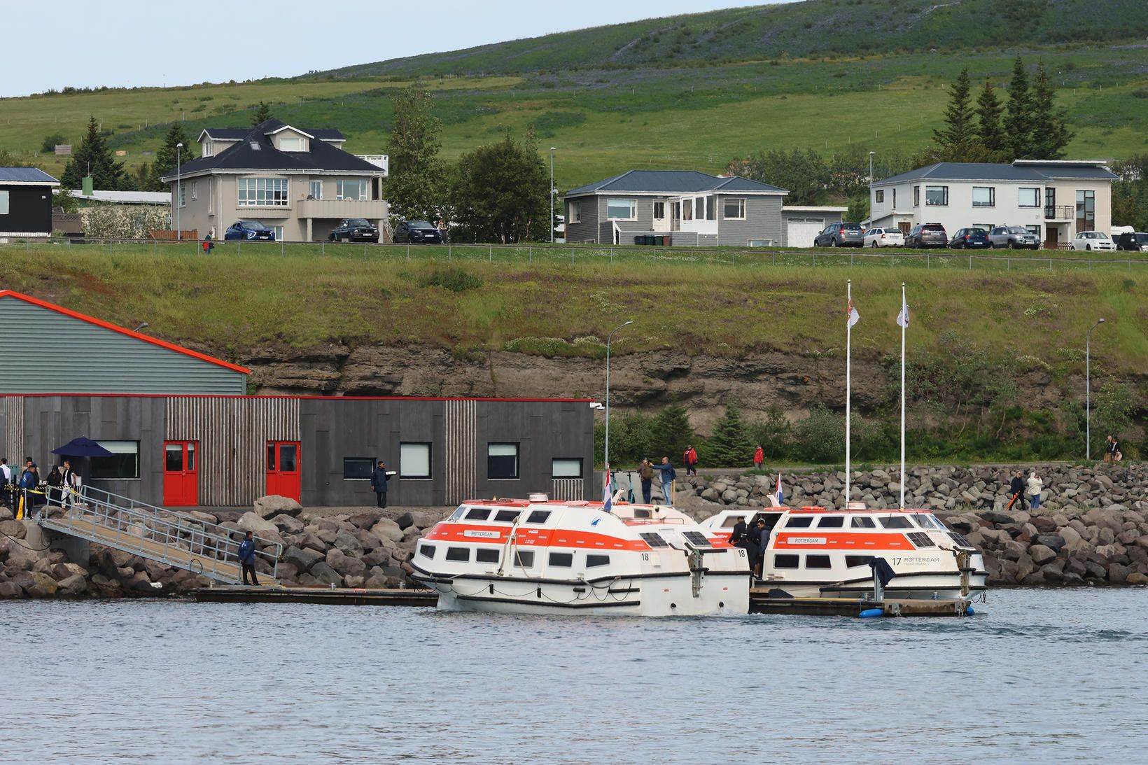 Með tilkomu flotbryggja þarf umferð skemmtiferðaskipa ekki að teppa aðrar …