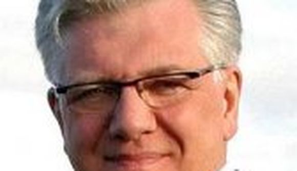 Sturla  íhugar framhaldið