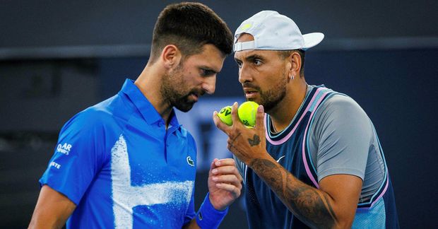 Serbinn Novak Djokovic og Ástralinn Nick Kyrgios í leiknum í dag.