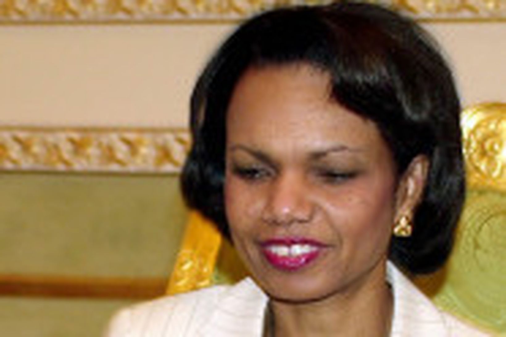 Condoleezza Rice þiggur kaffibolla af prins Saud Al Faisal við …