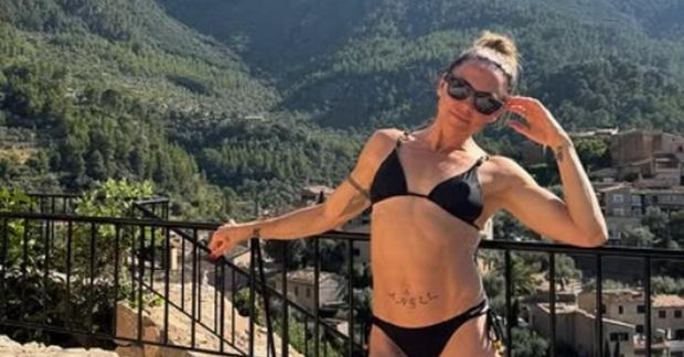 Melanie Chisholm tekur sig vel út í bikiníi.