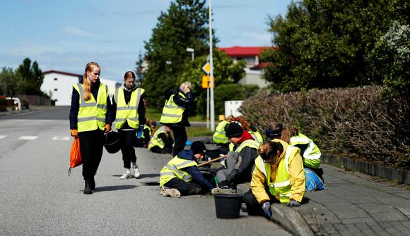 Börn send heim vegna nornahára og mengunar