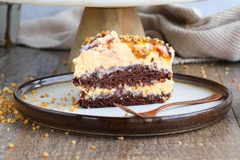 Þessi á eftir að slá í gegn, ískaka með hnetutoppís og brownies er blanda sem …