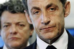 Nicolas Sarkozy, Frakklandsforseti, ræddi í dag við aðstandendur farþega, sem biðu frétta á Charles de …