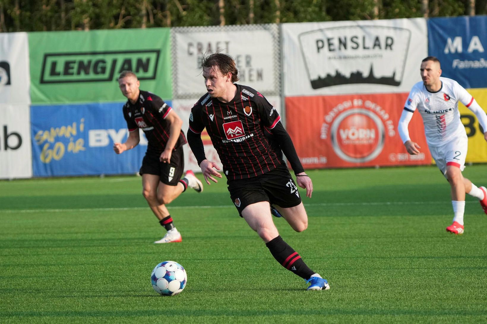 Valdimar Þór Ingimundarson á boltanum í kvöld.