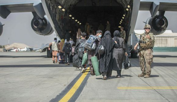 Svisslendingar hætta að ferja fólk frá Afganistan