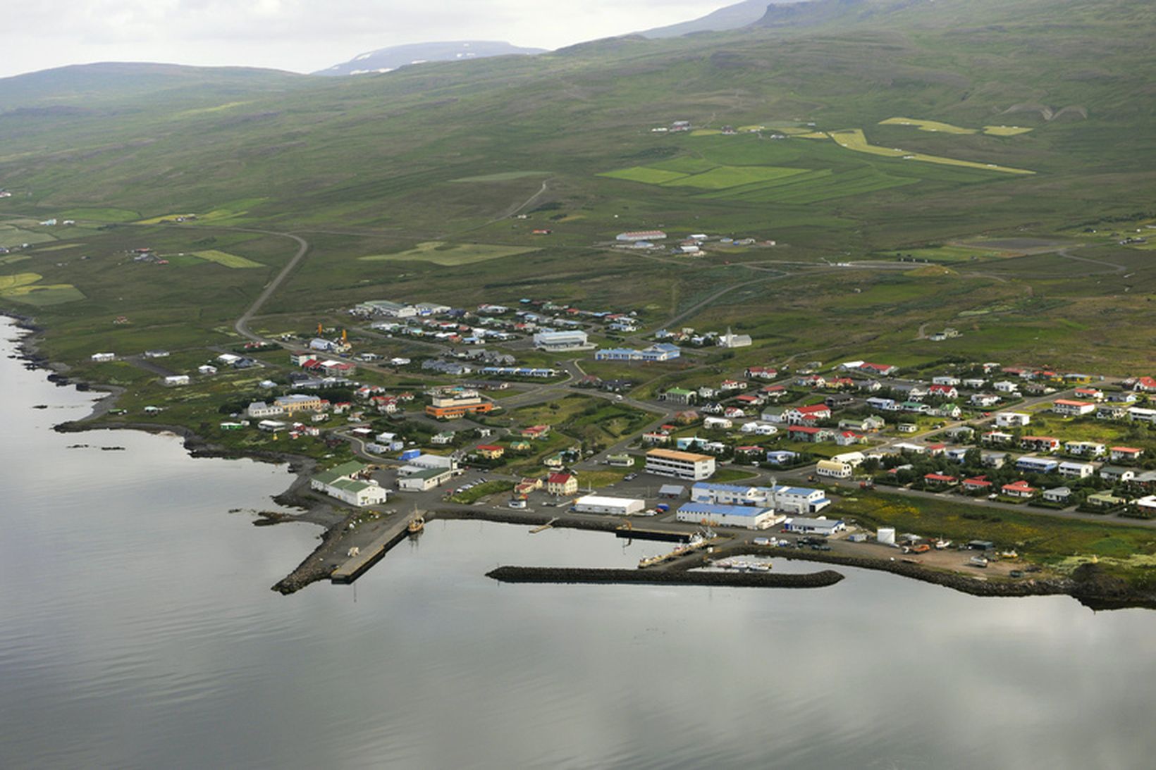 Feðgarnir bjuggu í húsinu á Hvammstanga þar sem maðurinn fannst.