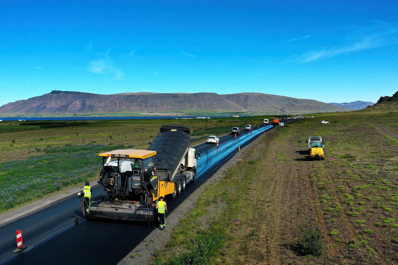 Unnið var að malbikun á Kjalarnesi í fyrra en nú …