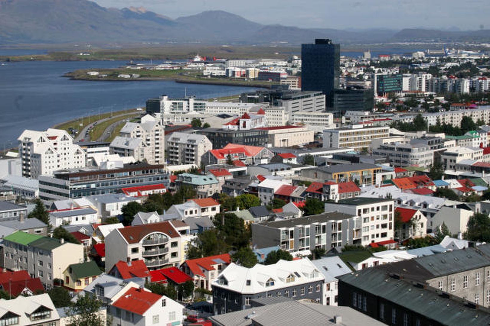 Í Reykjavík eru samtals 1.346 íbúðir skráðar á vefinn airbnb. …