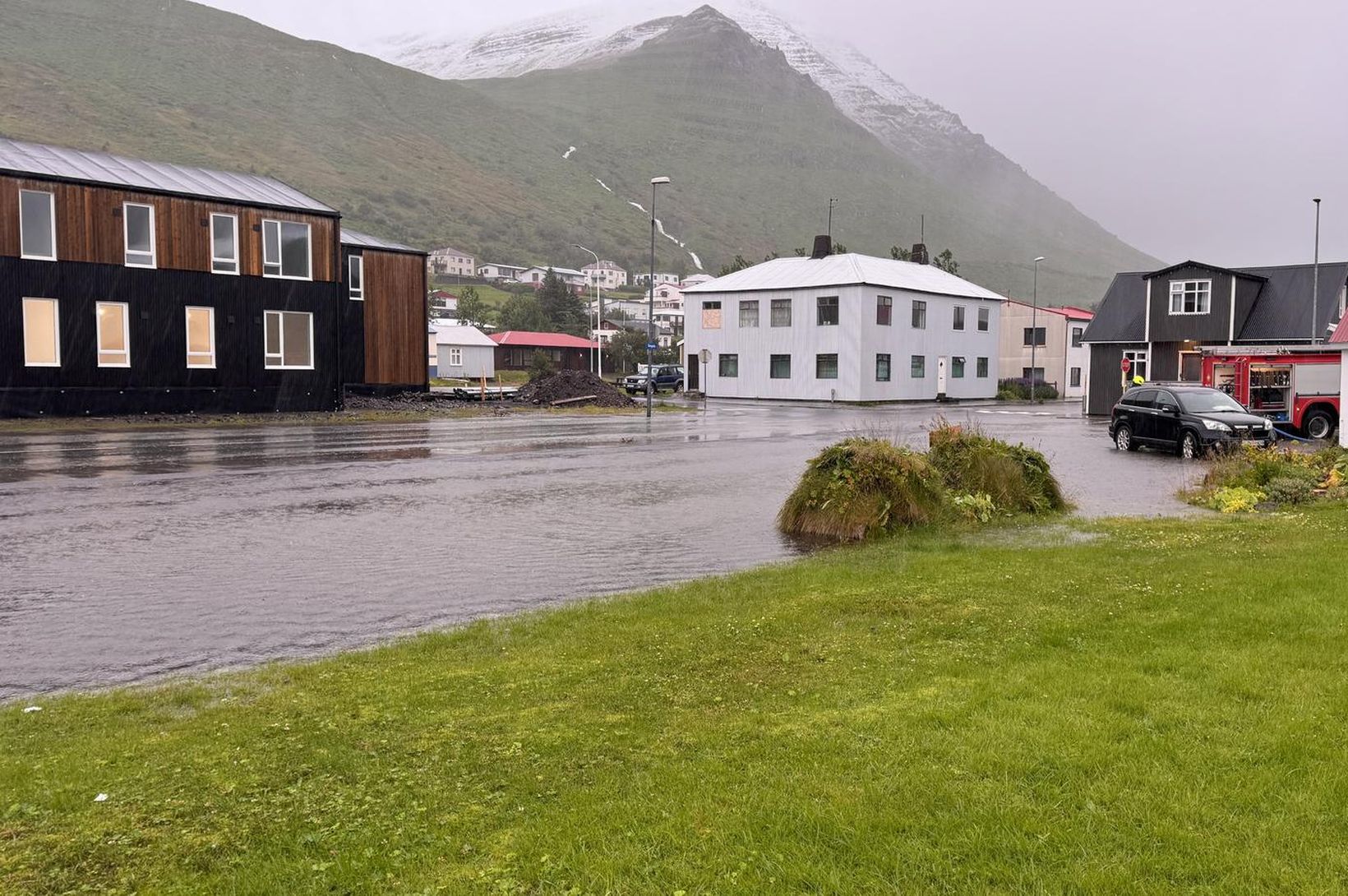 Búast við því að óvissustigi verði aflétt á morgun