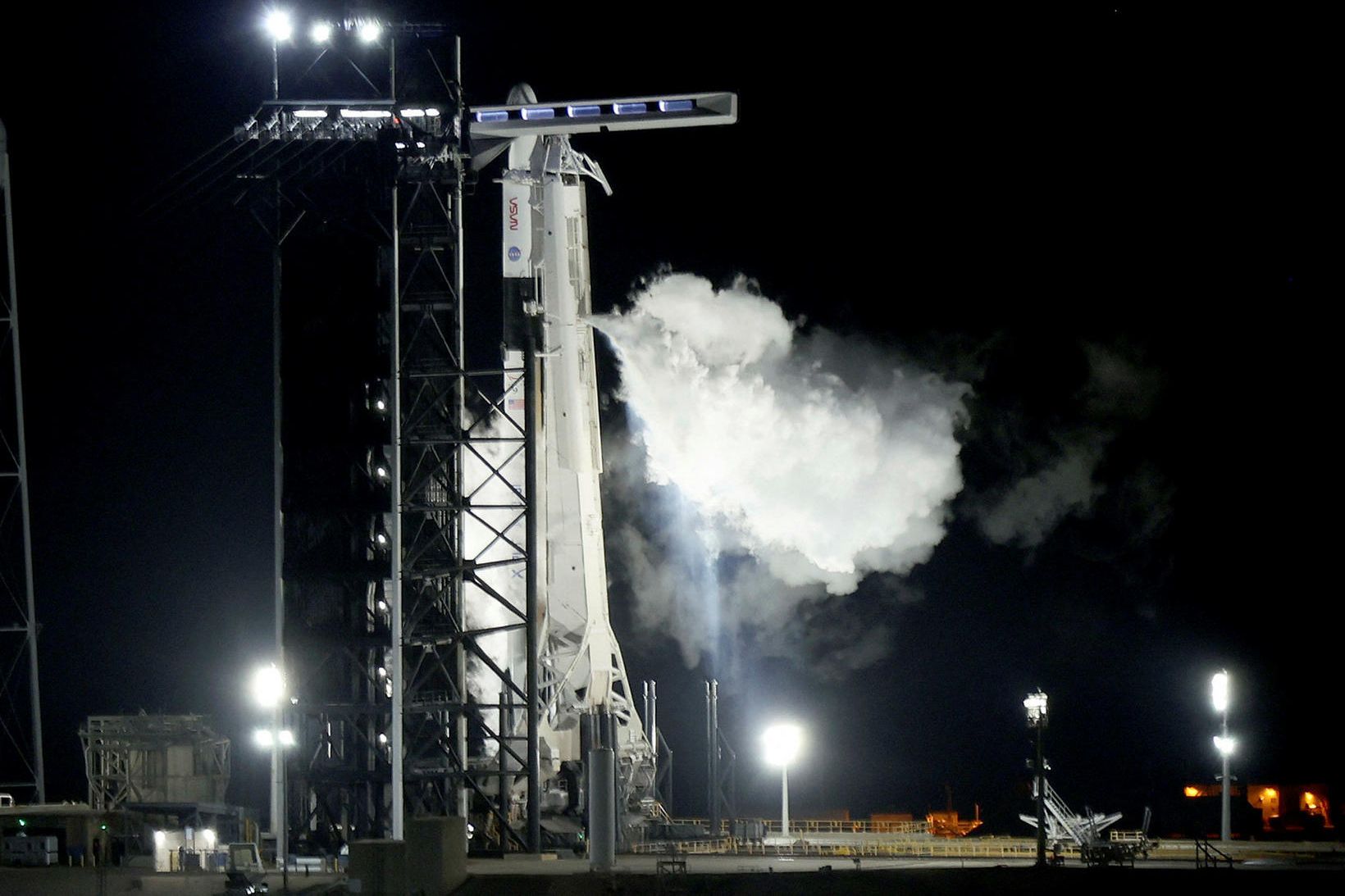 Falcon 9 eftir að hætt var við í morgun.