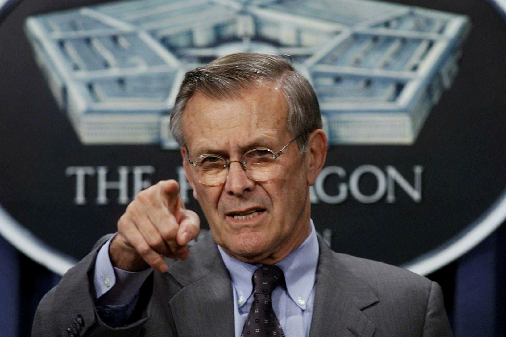 Donald Rumsfeld í bandaríska varnarmálaráðuneytinu árið 2001.