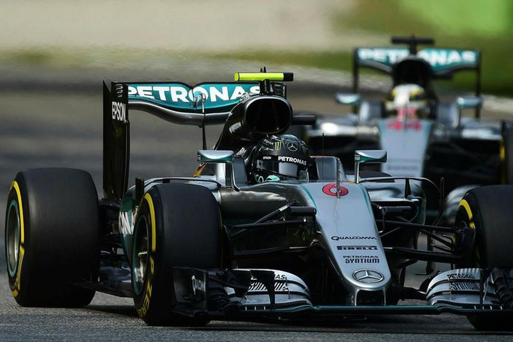 Nico Rosberg (framar) og Lewis Hamilton á lokaæfingunni í Monza.