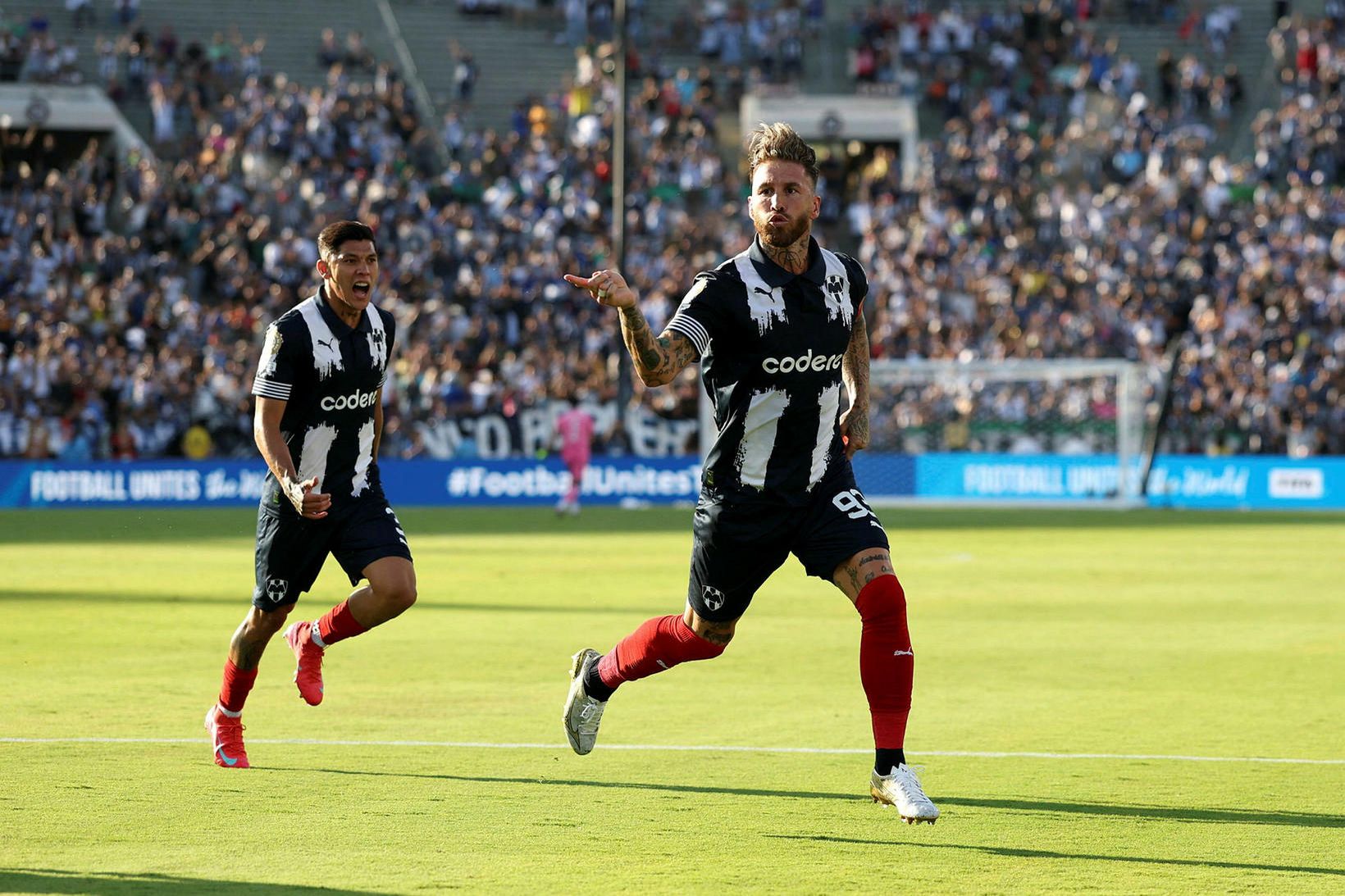 Sergio Ramos fagnar marki sínu í nótt.