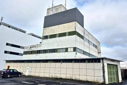 Þetta hús var hluti af Áburðarverksmiðju ríkisins í Gufunesi sem hóf framleiðslu árið 1954.