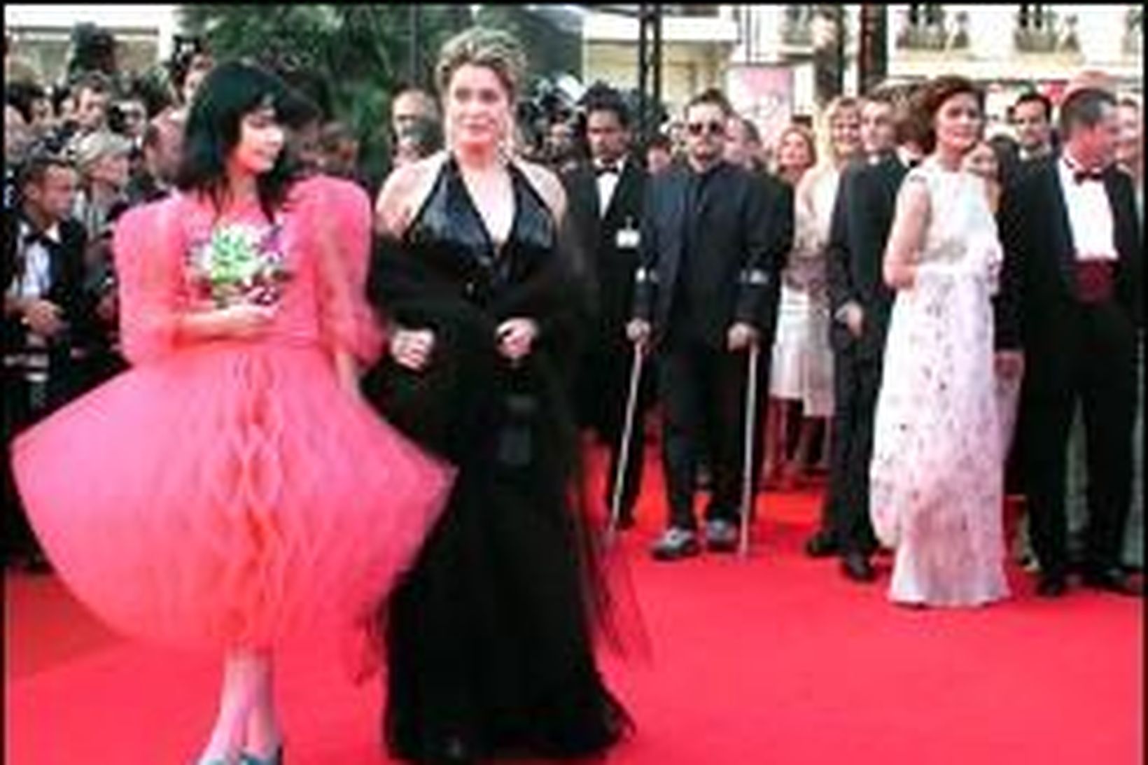 Björk og Caterine Deneuve í Cannes árið 2000 en þær …