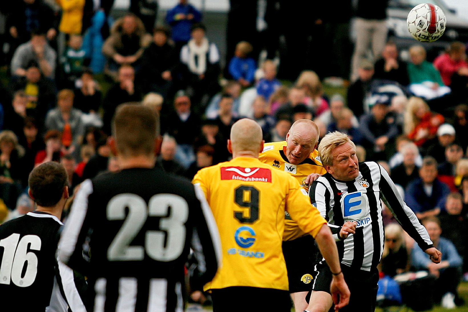 Þorsteinn Halldórsson í leik með KR gegn ÍA í Meistaraleik …