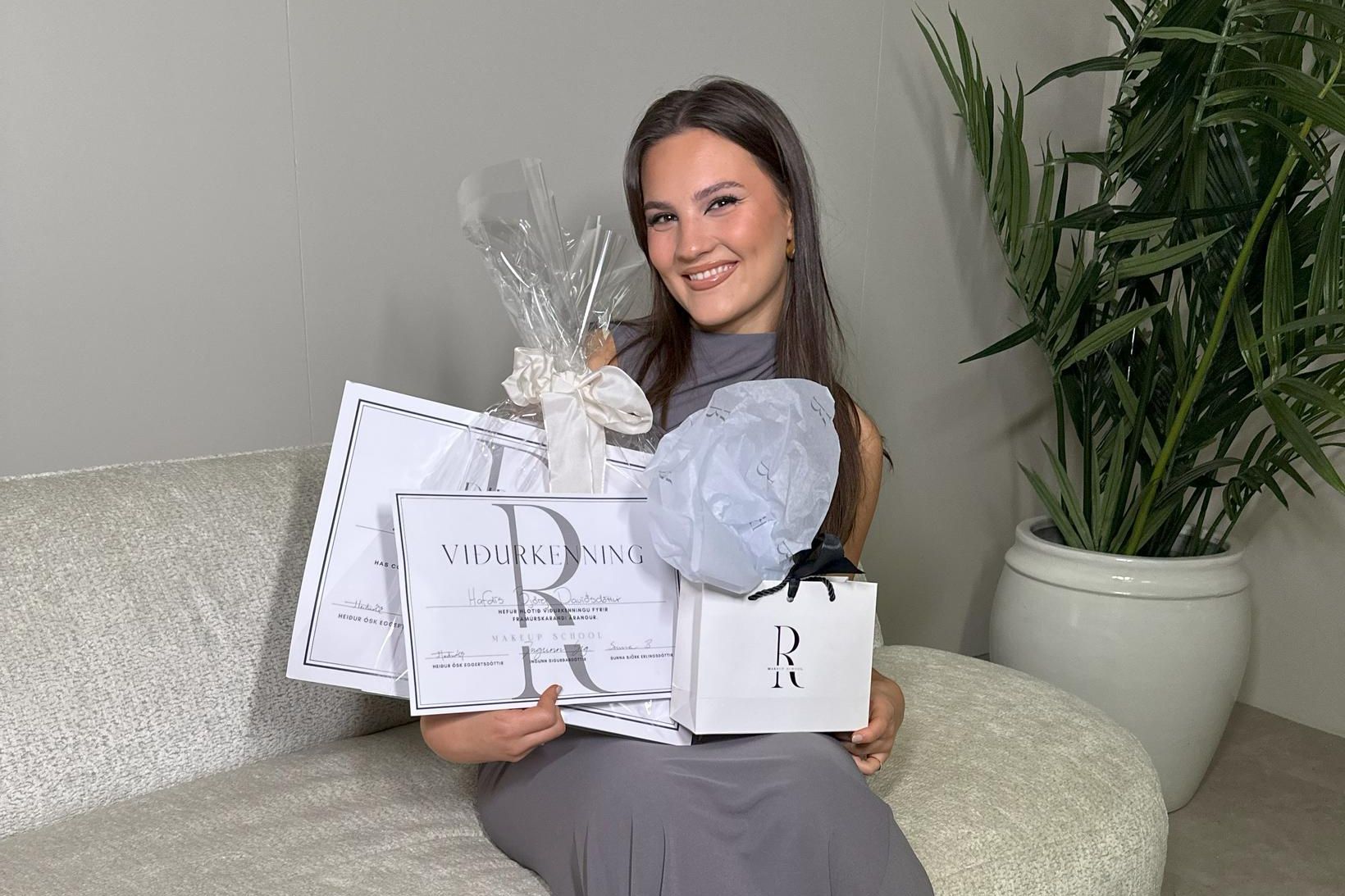Hafdís Björg Davíðsdóttir útskrifaðist úr Reykjavík Makeup School með hæstu …
