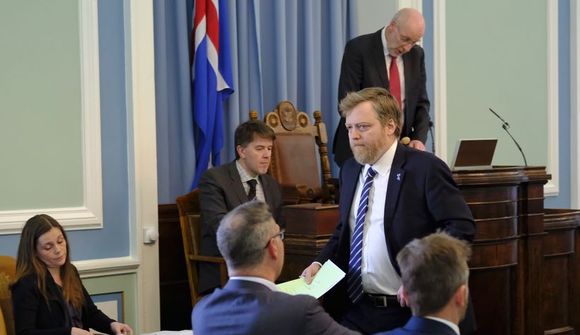 Fresta umræðu um orkupakkann