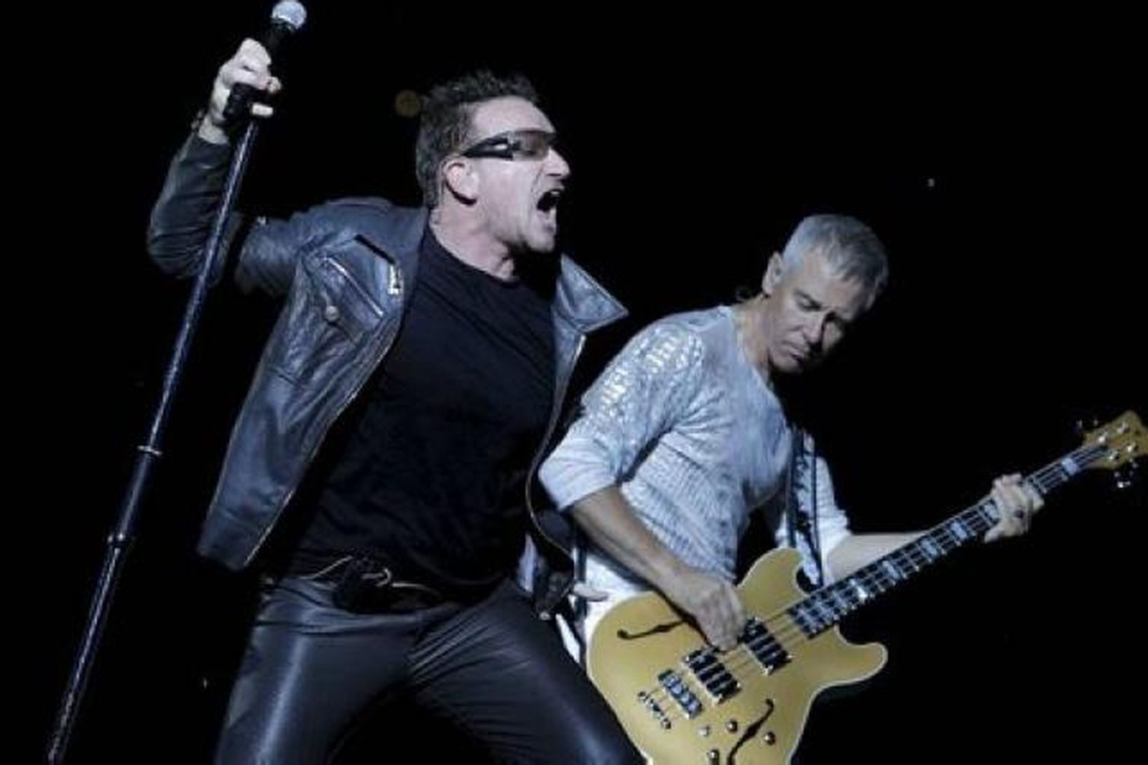 Bono og Adam Clayton í sveitinn U2.