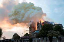 Eldur braust út í þaki Notre Dame 15. apríl 2019.