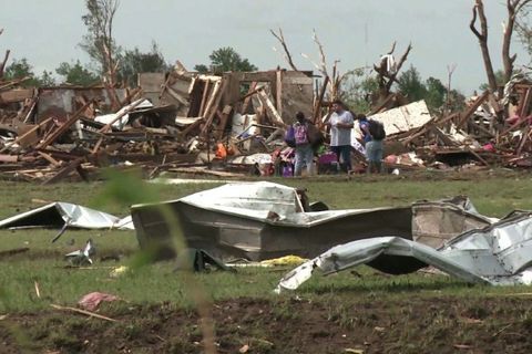 Búist við fleiri skýstrókum í Oklahoma