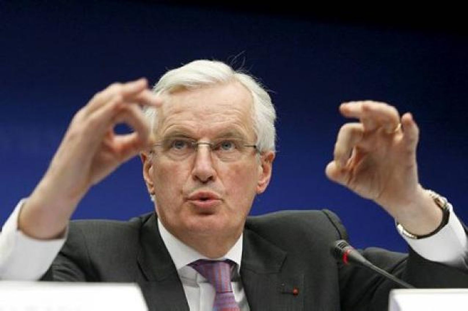 Michel Barnier svarar gagnrýni Tims Geithners, fjármálaráðherra Bandaríkjanna, á vogunarsjóðsreglur …