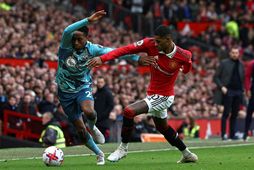 Kyle Walker-Peters í baráttu við Marcus Rashford.