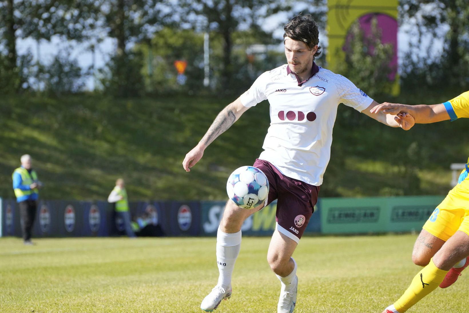 Frosti Brynjólfsson með boltann í leiknum en hann skoraði seinna …