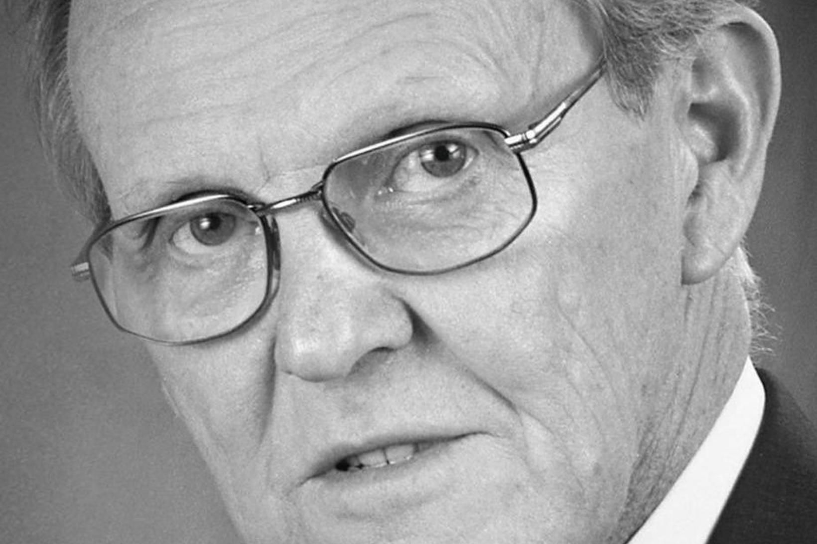 Magnús Magnússon.